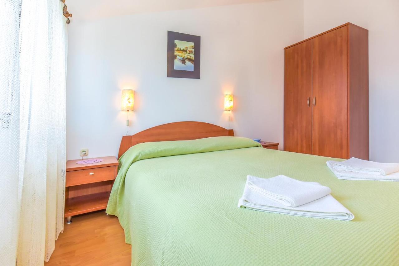 Apartments Adria Biograd Na Moru Rom bilde