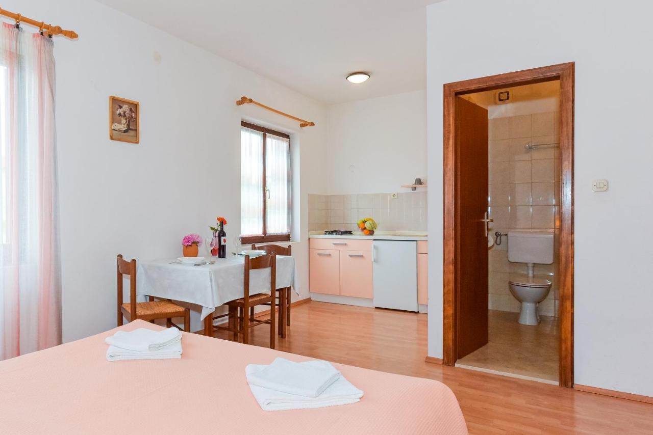 Apartments Adria Biograd Na Moru Rom bilde