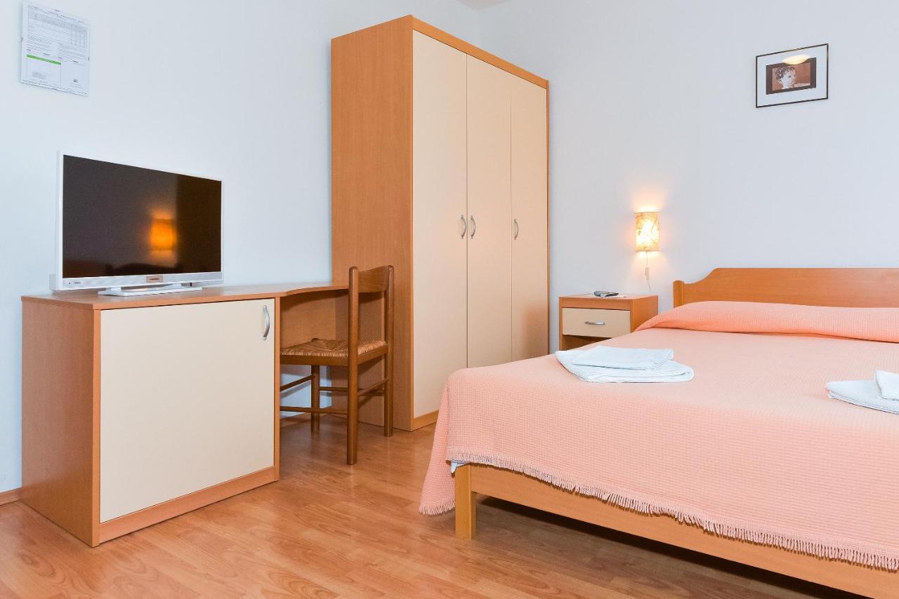 Apartments Adria Biograd Na Moru Rom bilde